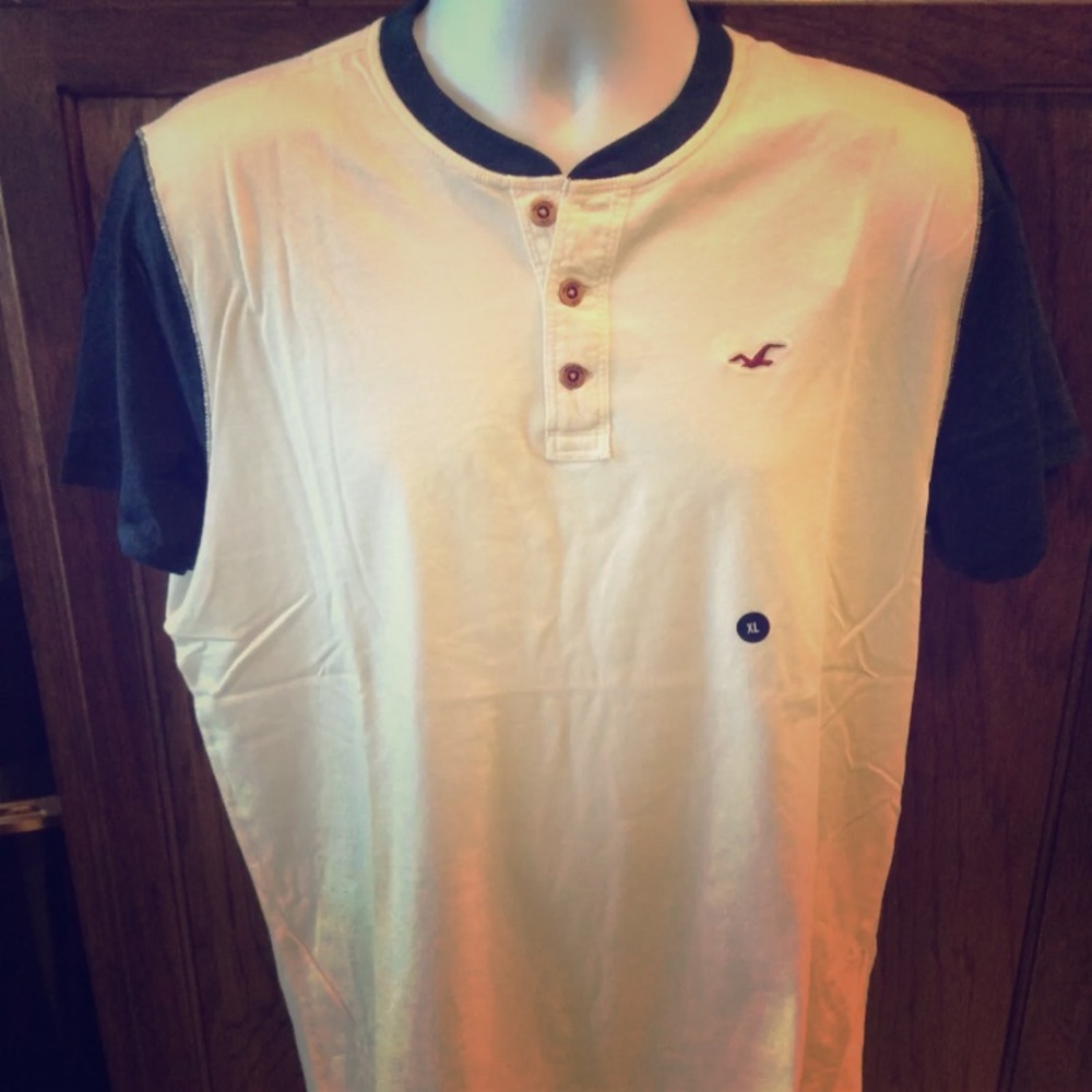 💥SOLD💥NWT Hollister Men’s Henley Tee